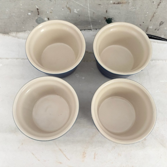 Le Creuset Blue Ramekins Mini Custard Cup, Cocotte Bakeware 4 oz - Picture 2 of 6